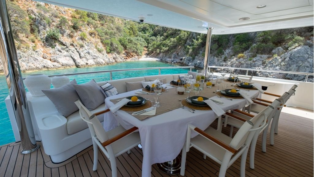 panfelis-motor-yacht-0007-1024-576