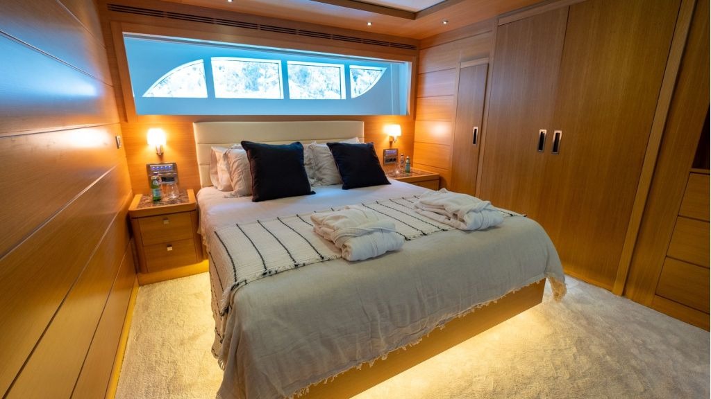 panfelis-motor-yacht-0020-1024-576