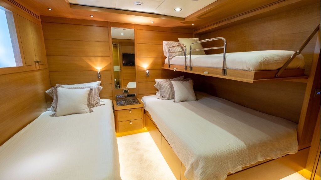 panfelis-motor-yacht-0041-1024-576