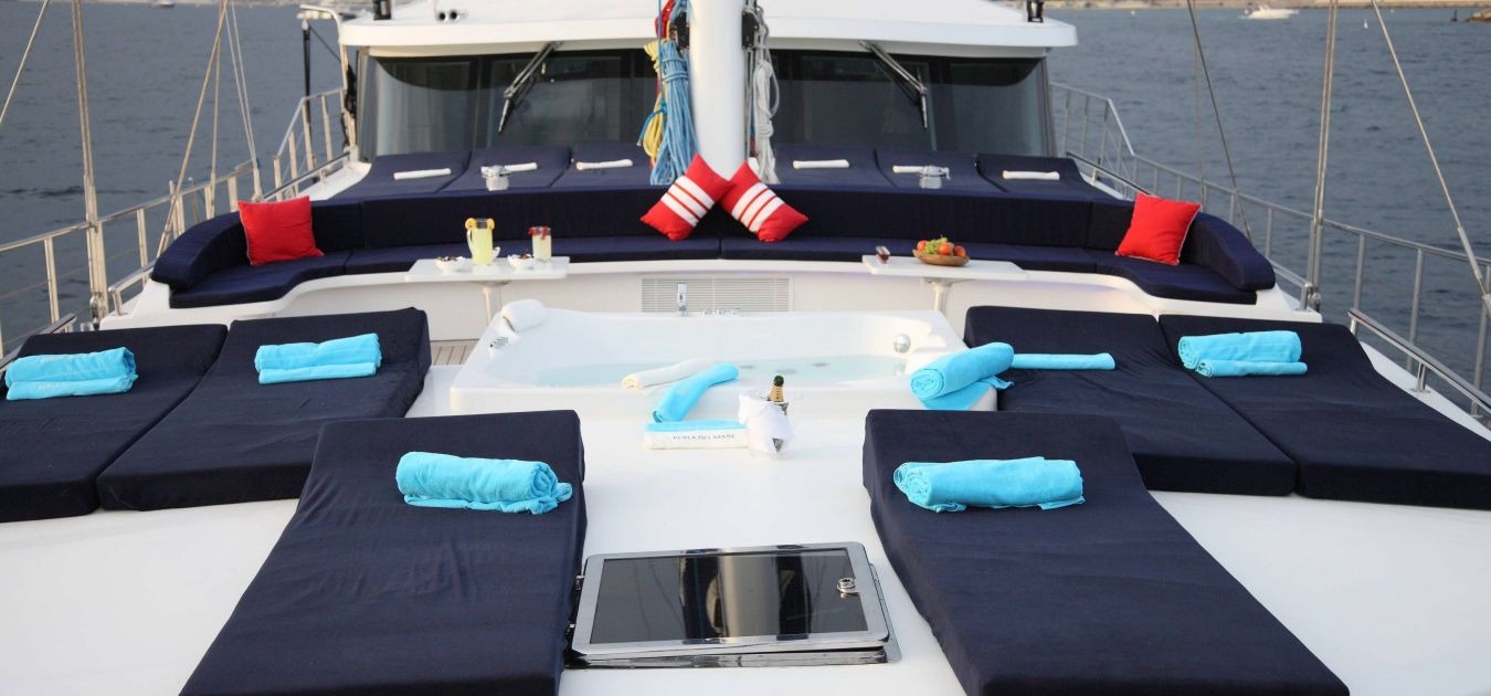 perla-del-mare-luxury-yacht-master-1350-630