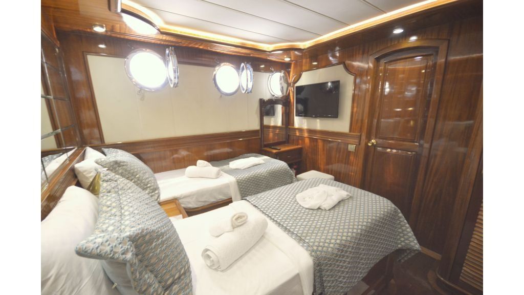 queen-atlantis-058-1024-576