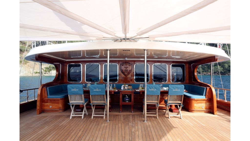 queen-atlantis-motor-sailor-6-1024-576