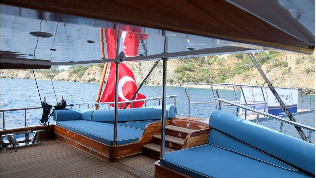 queen-atlantis-motor-sailor-9-1024-576