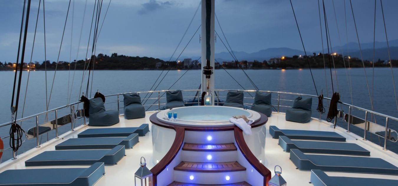 queen-atlantis-motor-sailor-master-1350-630