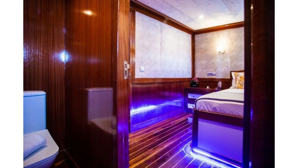 queen-of-rtt-323-1024-576