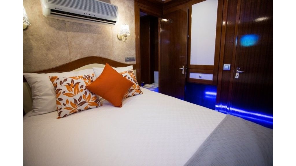 queen-of-rtt-328-1024-576