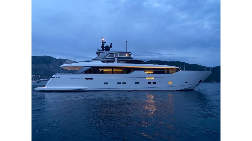 sanlorenzo-105-2022-s12203-1024-576