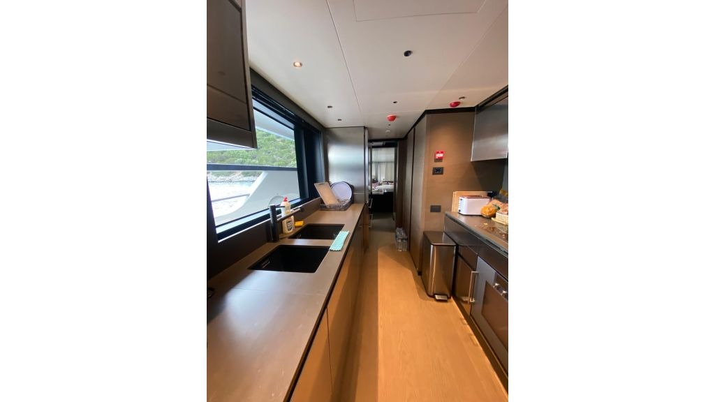 sanlorenzo-105-2022-s12213-1024-576