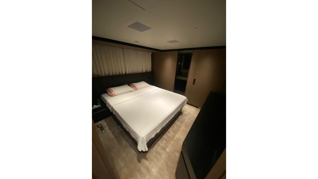 sanlorenzo-105-2022-s12220-1024-576