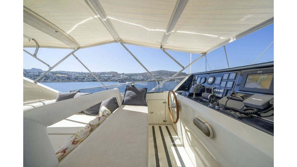 sanref-motor-yacht-011-1024-576