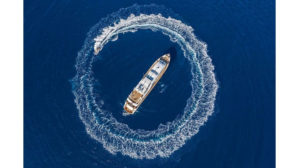 sanref-motor-yacht-034-master-1024-576