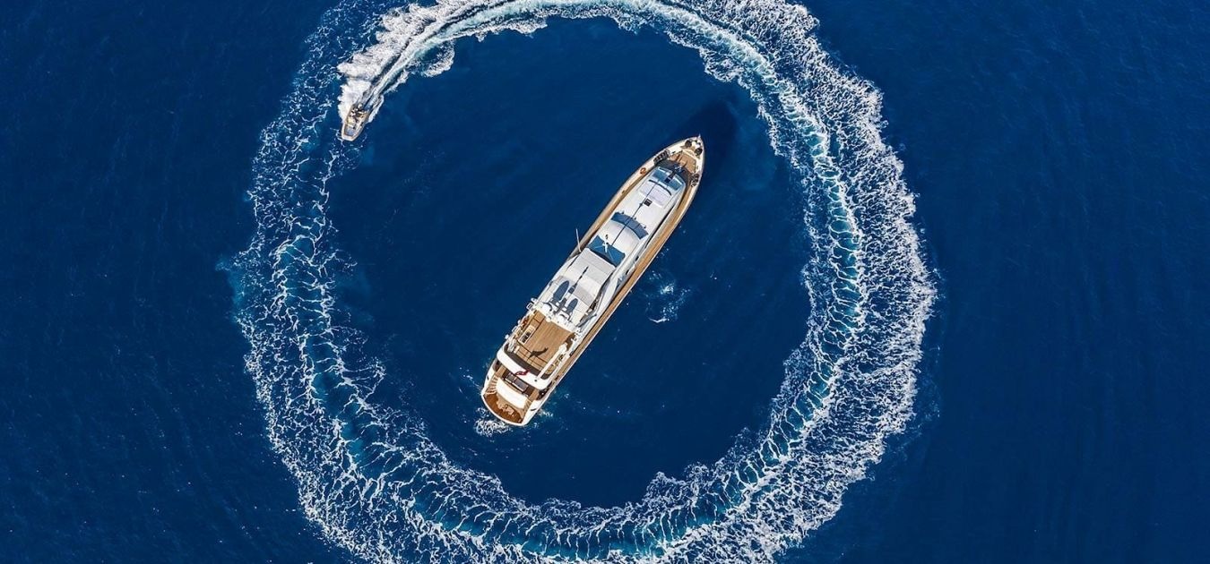 sanref-motor-yacht-034-master-1350-630