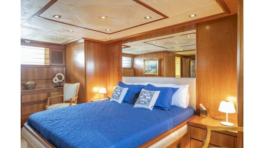 sanref-motor-yacht-050-1024-576