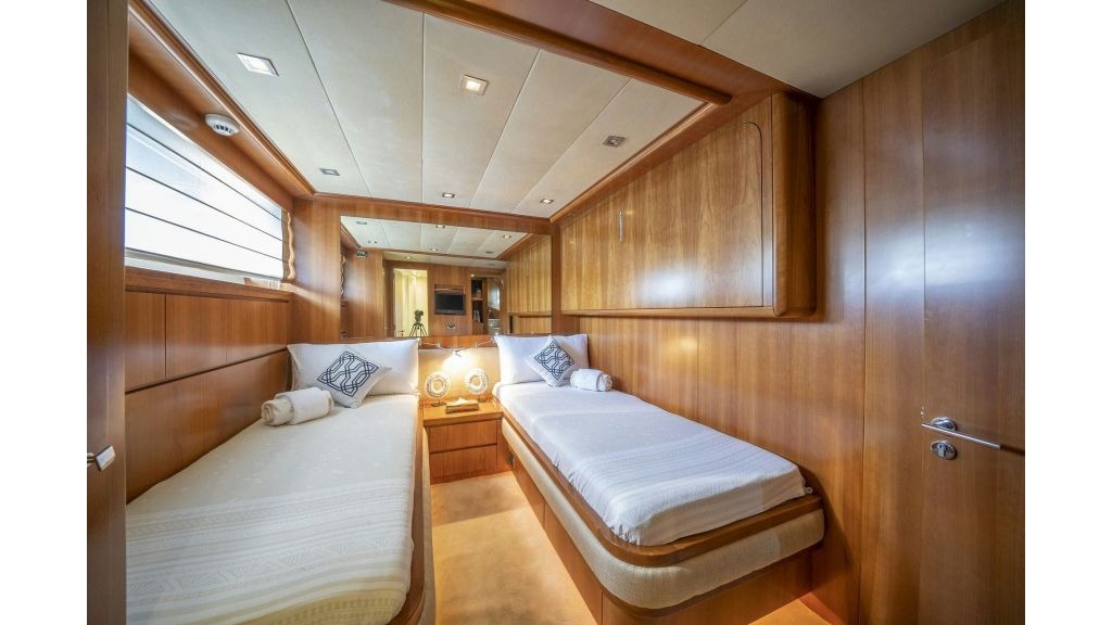 sanref-motor-yacht-056-1024-576
