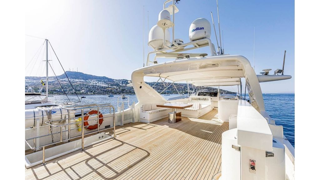 sanref-motor-yacht-064-1024-576