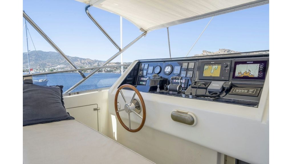 sanref-motor-yacht-069-1024-576