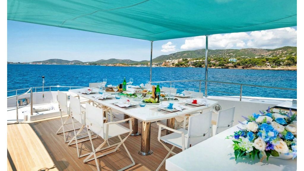 serenitas-motor-yacht-18-1-1024-576