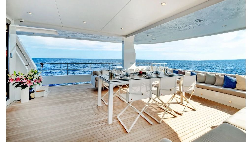 serenitas-motor-yacht-19-1024-576