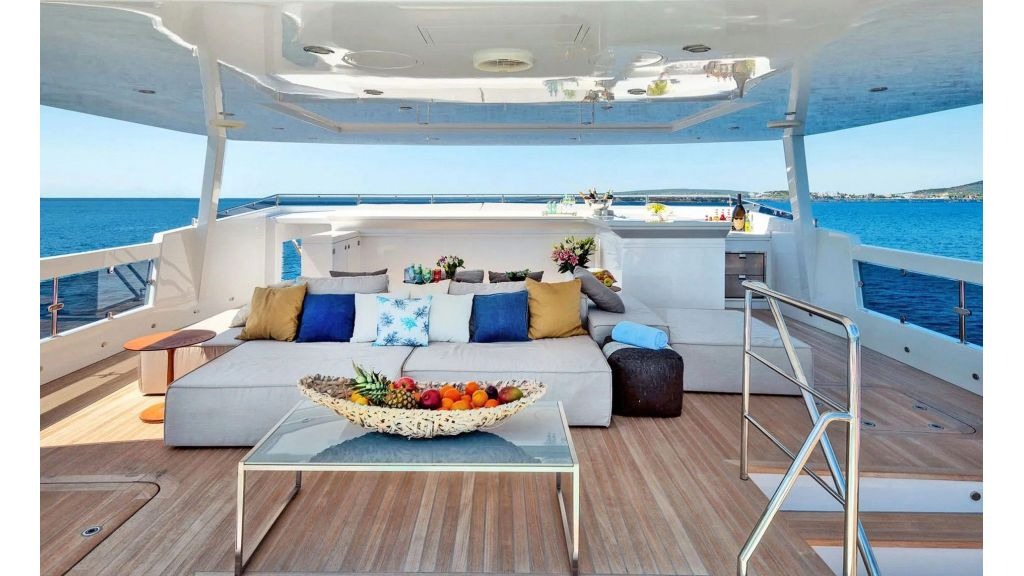 serenitas-motor-yacht-21-1024-576