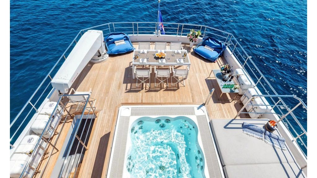 serenitas-motor-yacht-8-1-1024-576