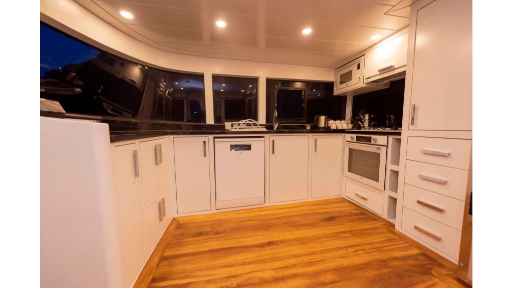 simay-m-motor-yacht-8-1024-576