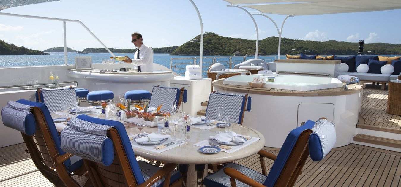 starfire-sun-deck-aft-master-1350-630