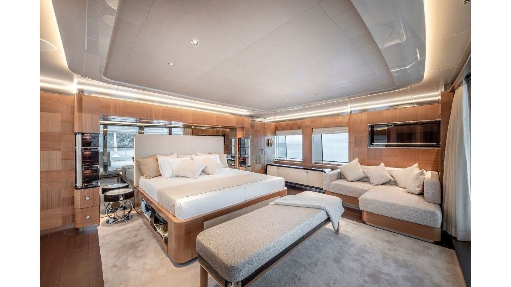 sunrise-motoryacht-11-1024-576