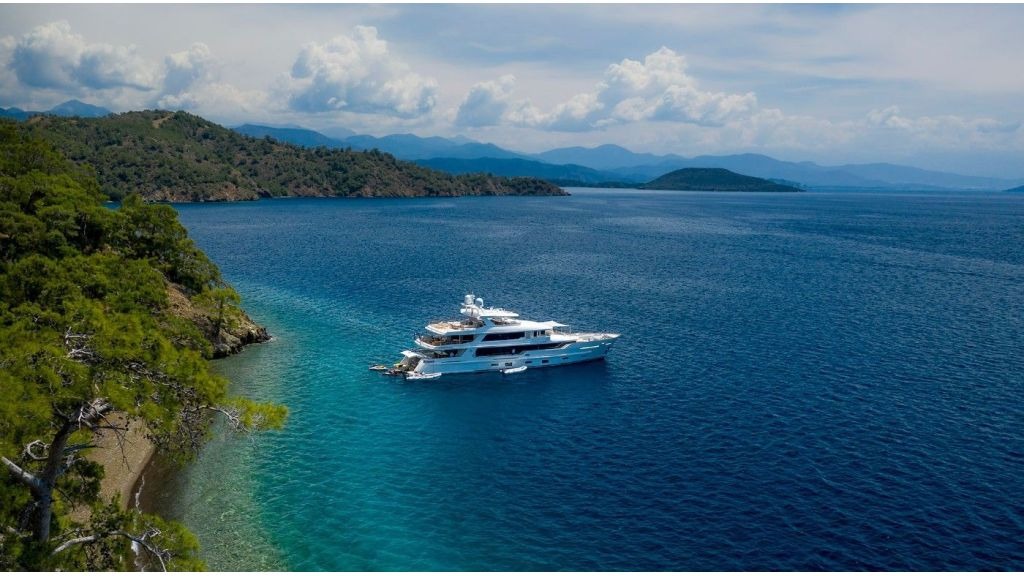 sunrise-motoryacht-12-1024-576