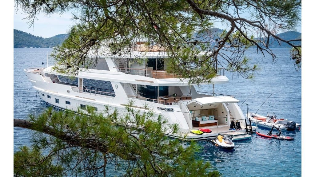 sunrise-motoryacht-22-1024-576