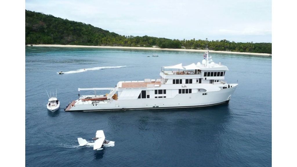 suri-yacht-007-1024-576