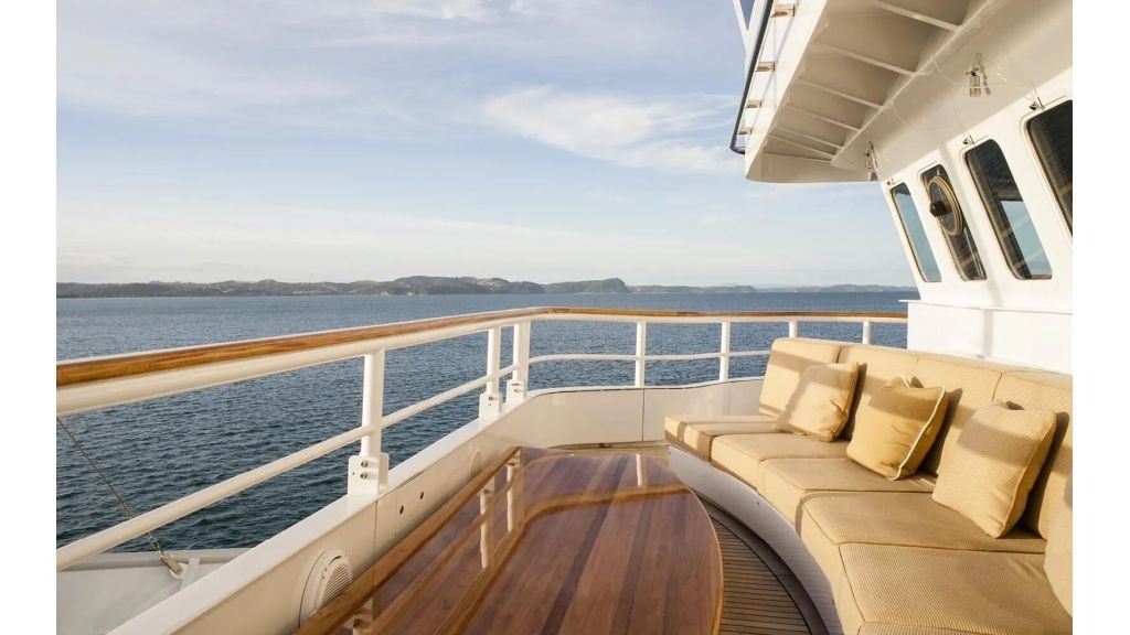 suri-yacht-017-1024-576