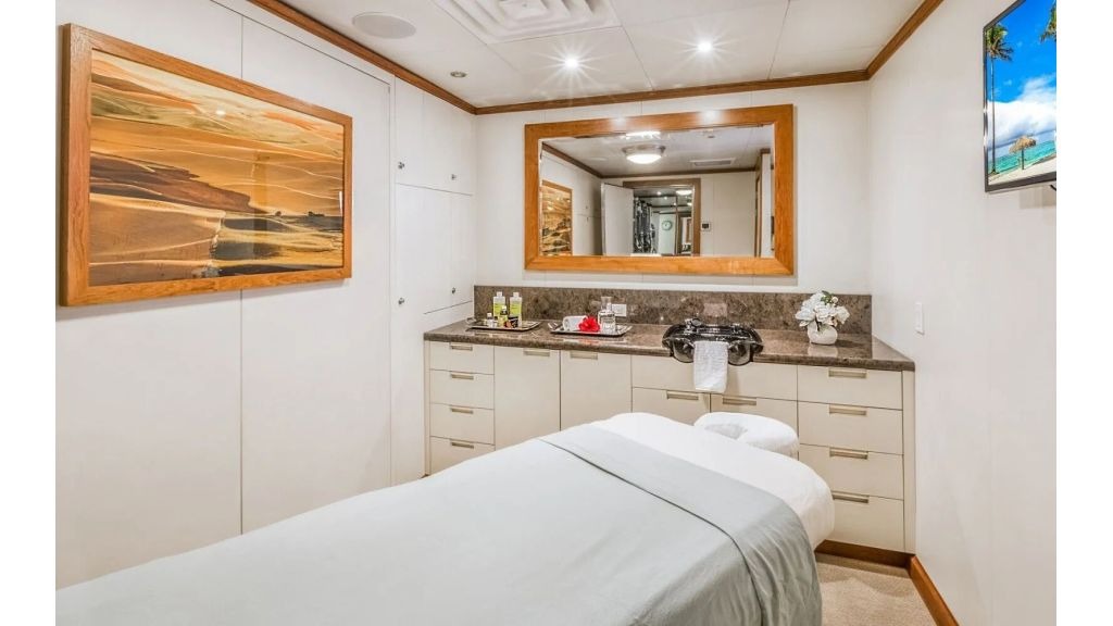 suri-yacht-041-1024-576