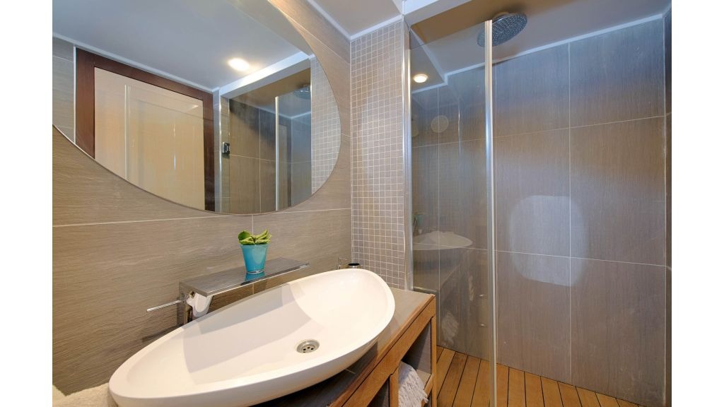 the-wall-luxury-gulet-37-1024-576