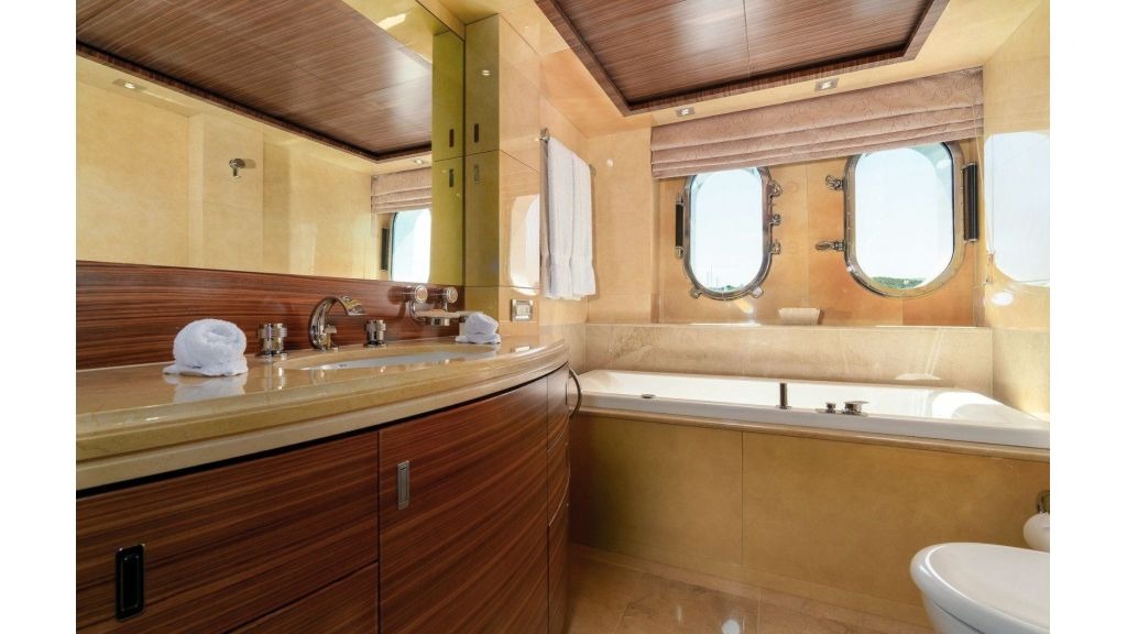 vertigo-super-yacht-5-1024-576