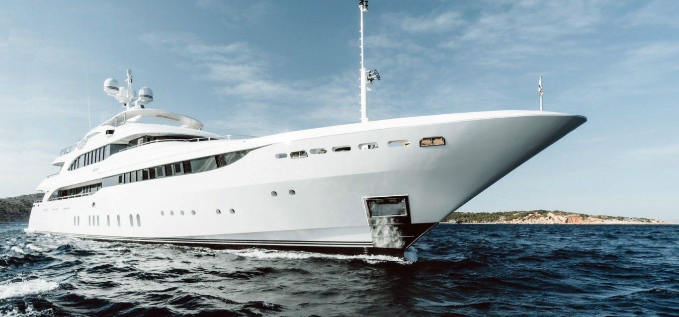 vertigo-super-yacht-master-2-1350-630