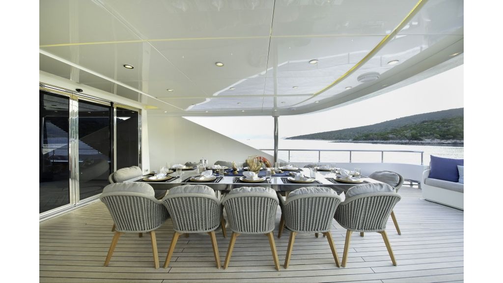 vetro-luxury-motor-yacht-21-1024-576