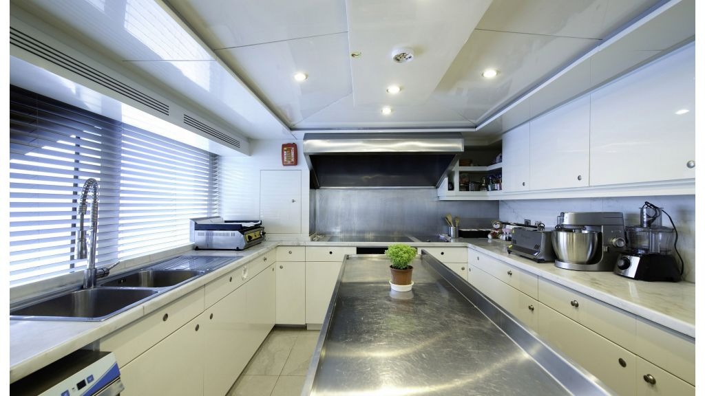 vetro-luxury-motor-yacht-24-1024-576