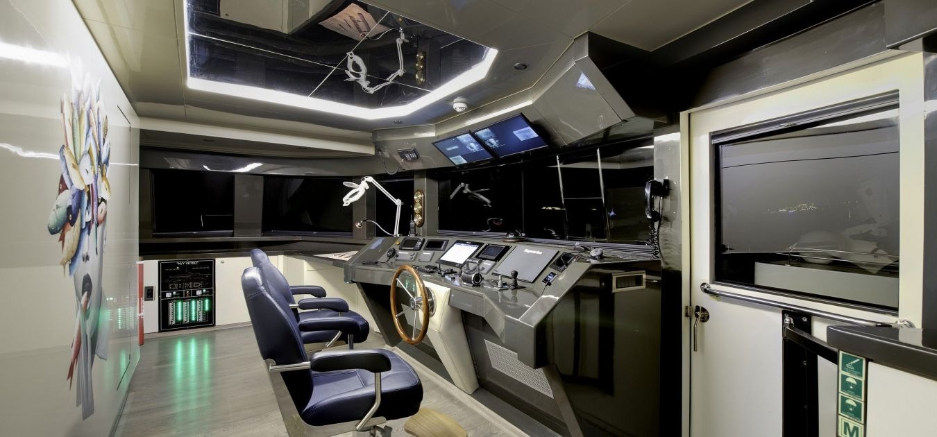 vetro-luxury-motor-yacht-master-1-1350-630